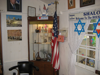 Inside House of Israel Cottage